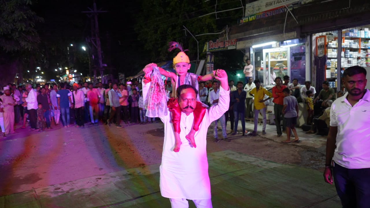 गडचांदुर शहरात तब्बल नऊ वर्षांनी दहीहंडी उत्सव उत्साहात साजरा